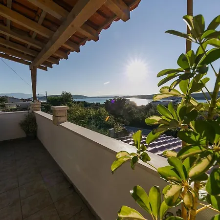 福克曼公寓 * 特罗吉尔