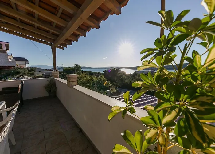 福克曼公寓 * 特罗吉尔